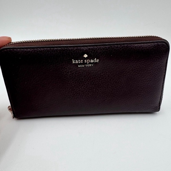 Stack - 2 Kate Spade wallets - Picture 11 of 14